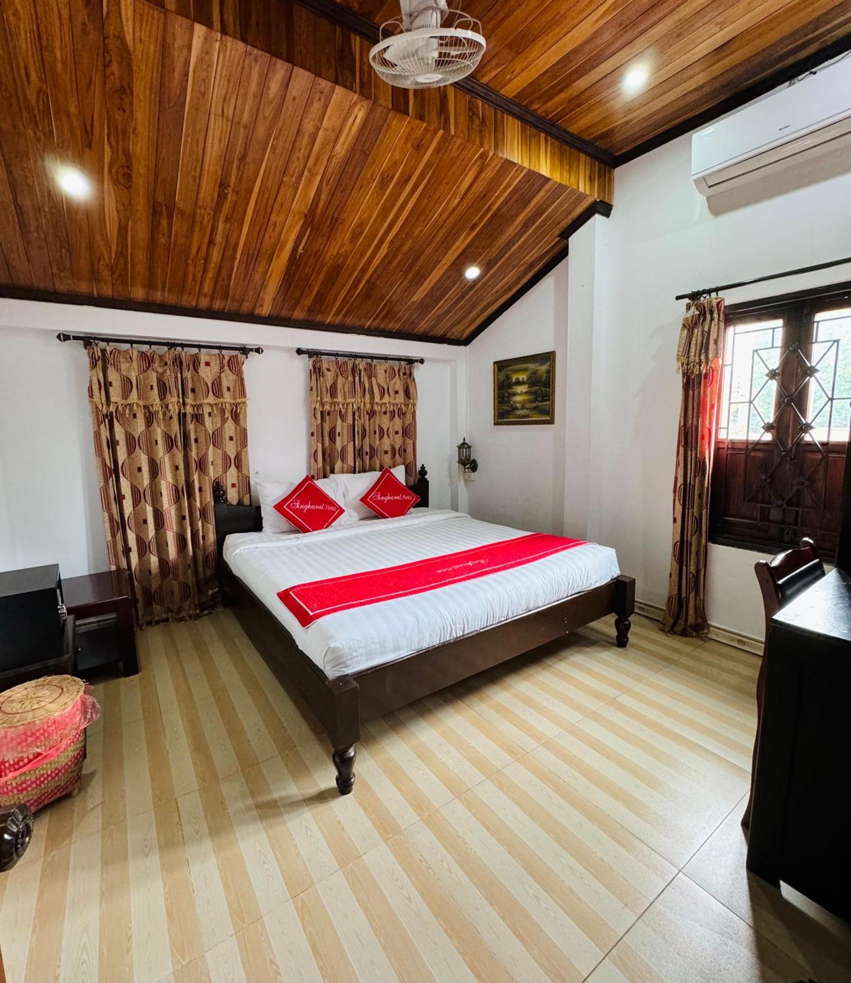 Singharat Boutique House Bed & Breakfast หลวงพระบาง ภายนอก รูปภาพ