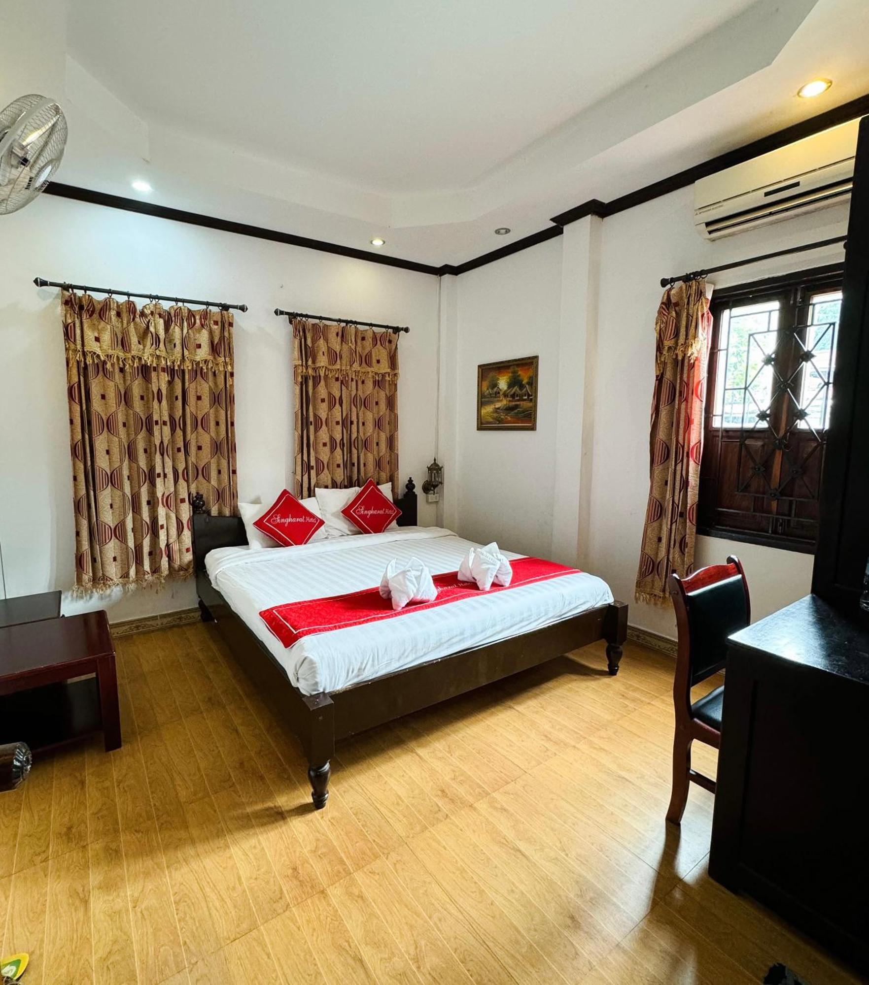 Singharat Boutique House Bed & Breakfast หลวงพระบาง ภายนอก รูปภาพ