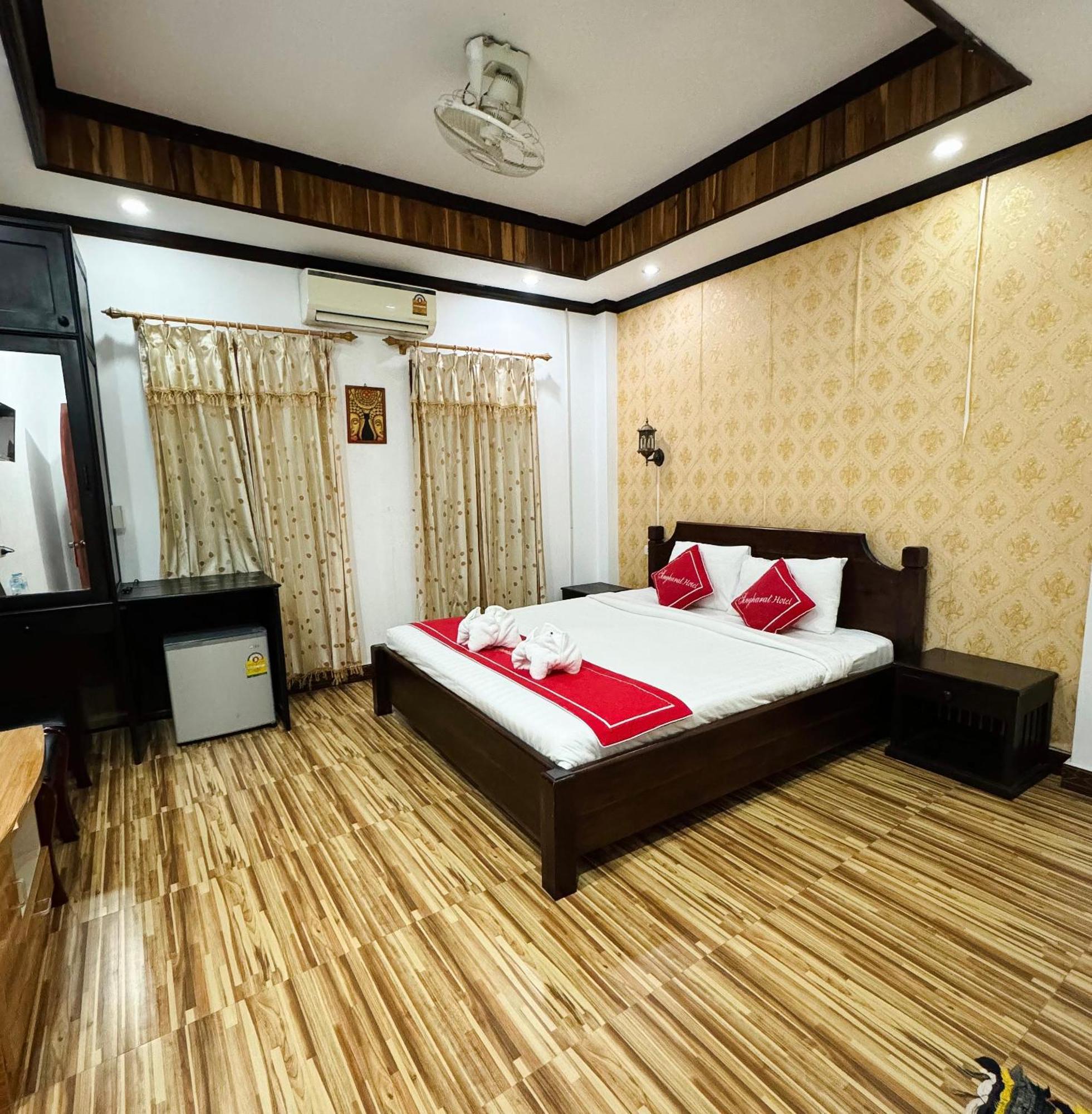 Singharat Boutique House Bed & Breakfast หลวงพระบาง ภายนอก รูปภาพ
