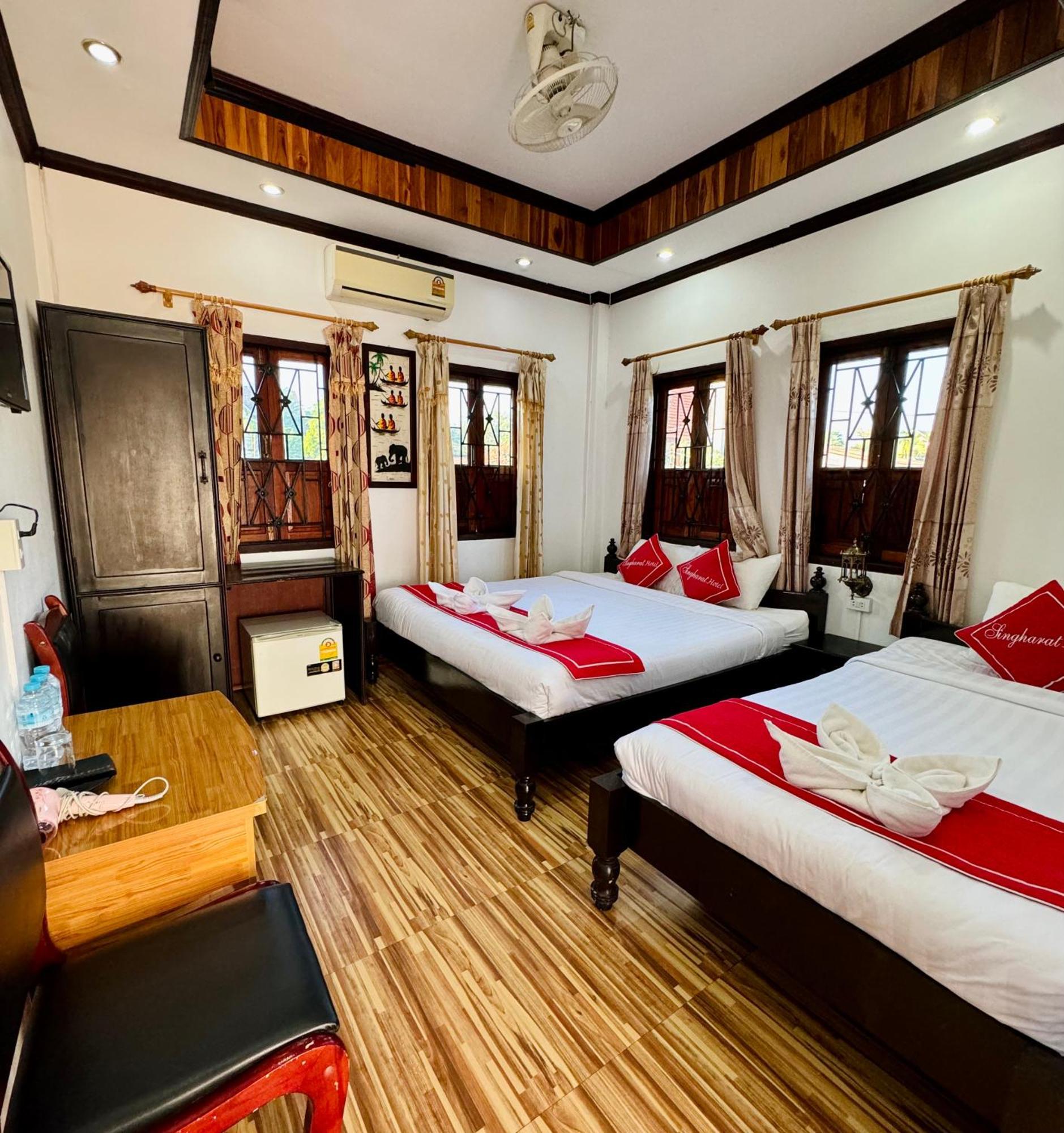 Singharat Boutique House Bed & Breakfast หลวงพระบาง ภายนอก รูปภาพ