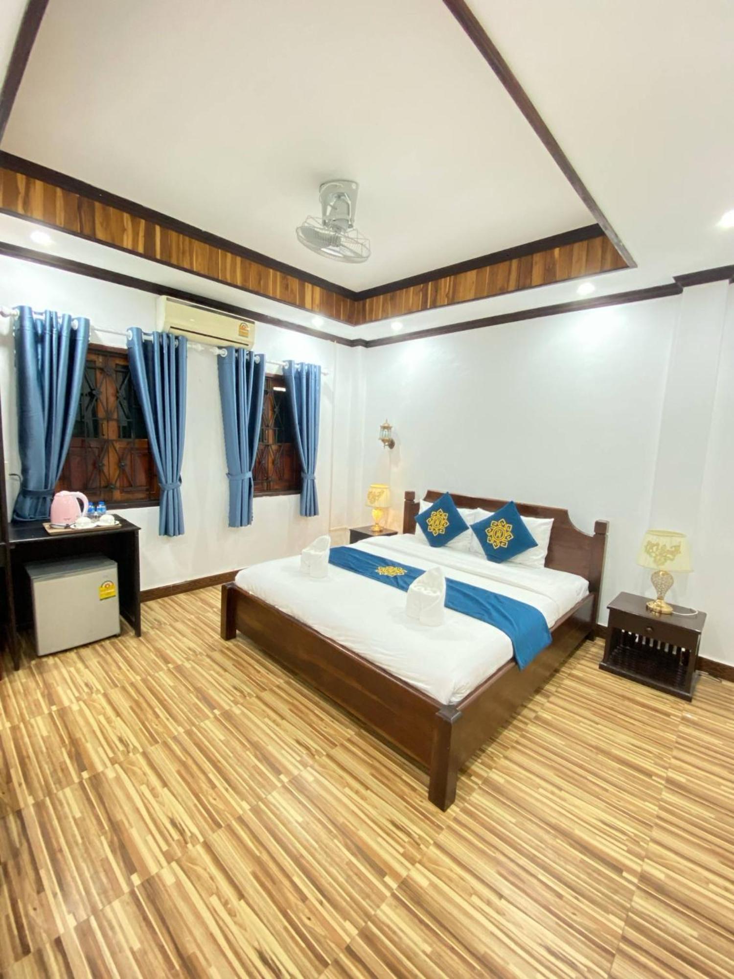 Singharat Boutique House Bed & Breakfast หลวงพระบาง ภายนอก รูปภาพ
