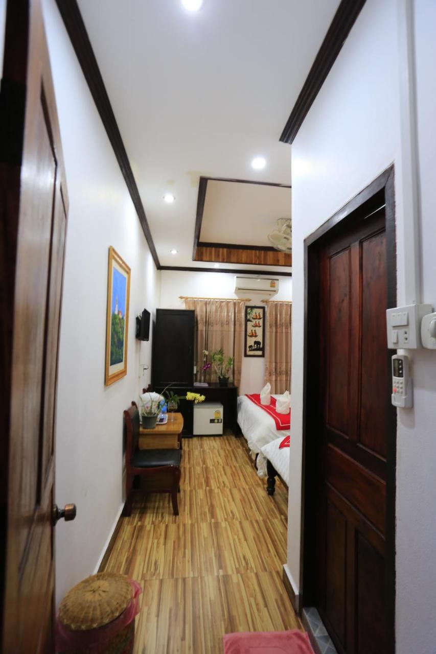 Singharat Boutique House Bed & Breakfast หลวงพระบาง ภายนอก รูปภาพ
