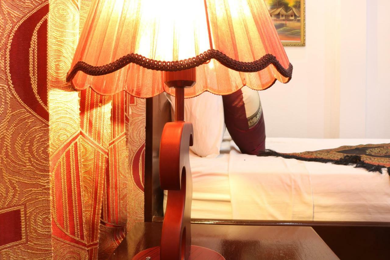 Singharat Boutique House Bed & Breakfast หลวงพระบาง ภายนอก รูปภาพ