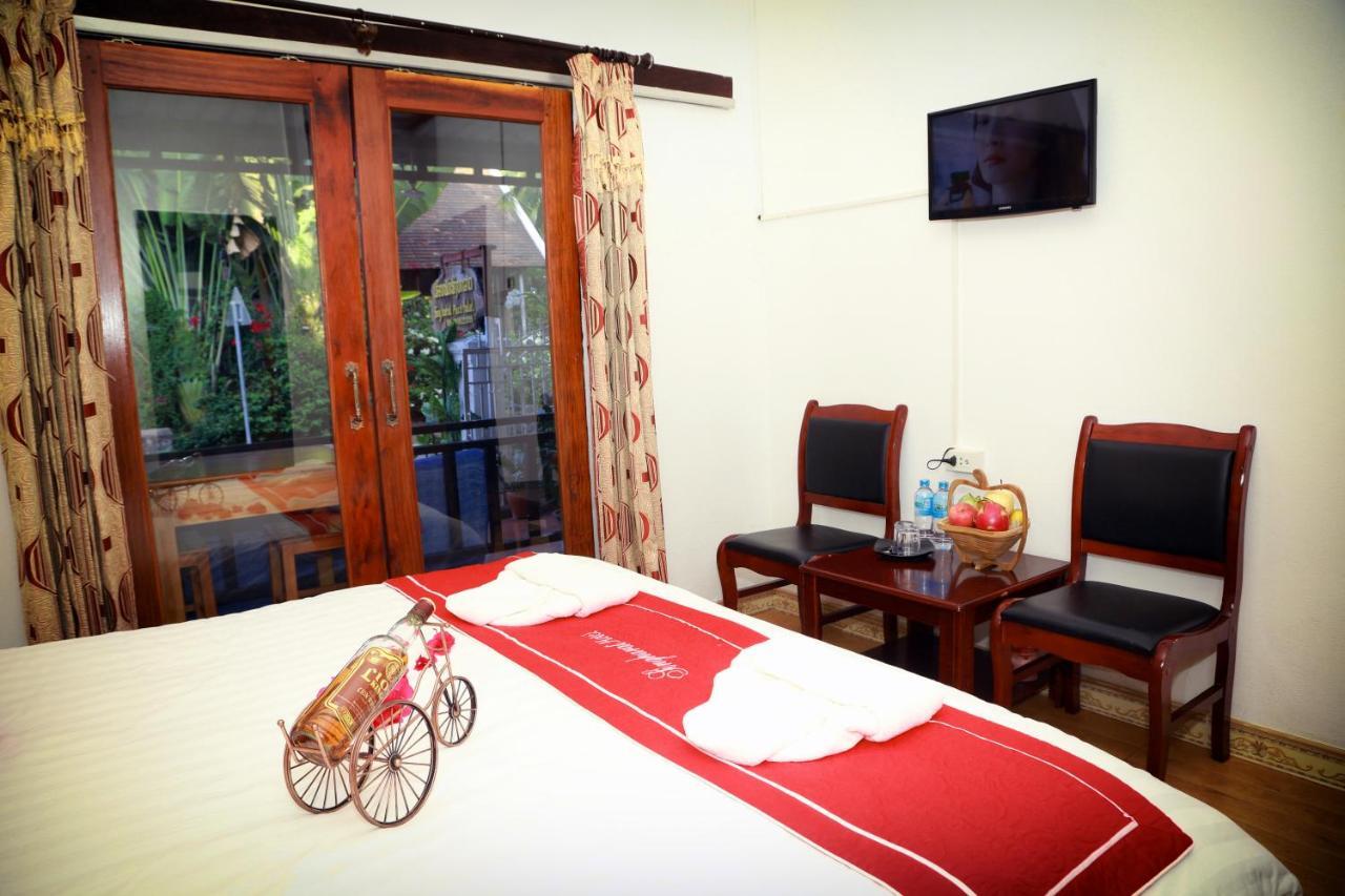 Singharat Boutique House Bed & Breakfast หลวงพระบาง ภายนอก รูปภาพ
