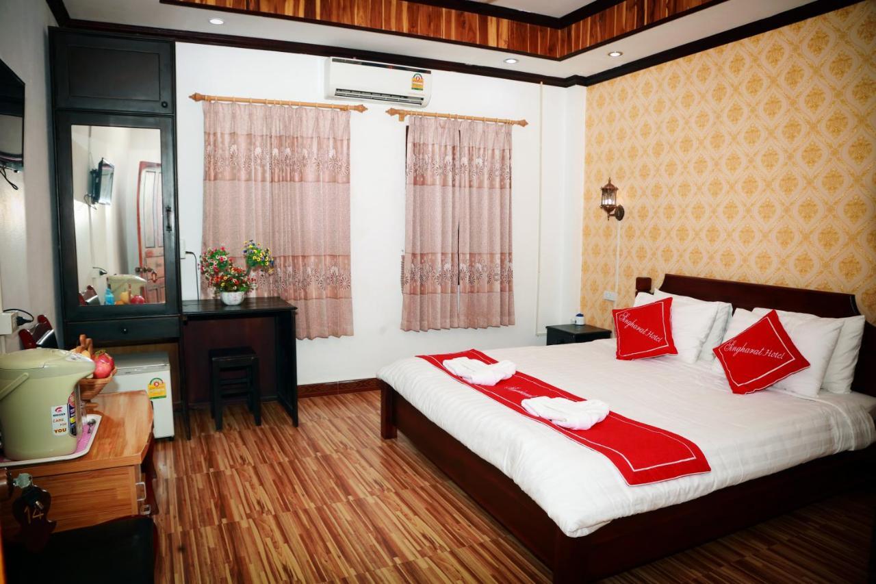 Singharat Boutique House Bed & Breakfast หลวงพระบาง ภายนอก รูปภาพ