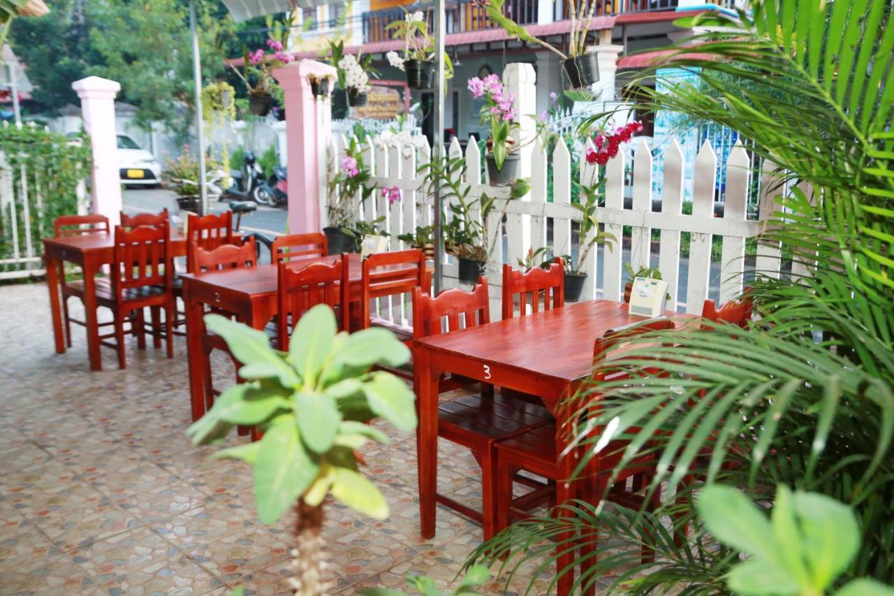Singharat Boutique House Bed & Breakfast หลวงพระบาง ภายนอก รูปภาพ