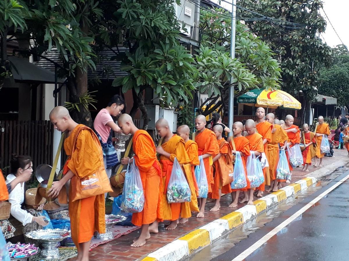 Singharat Boutique House Bed & Breakfast หลวงพระบาง ภายนอก รูปภาพ